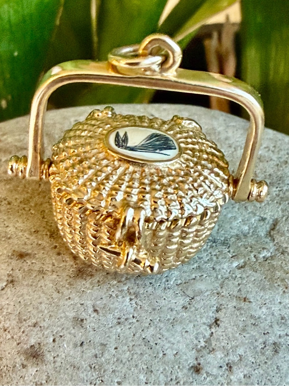 14 karat gold 1977 Nantucket basket
